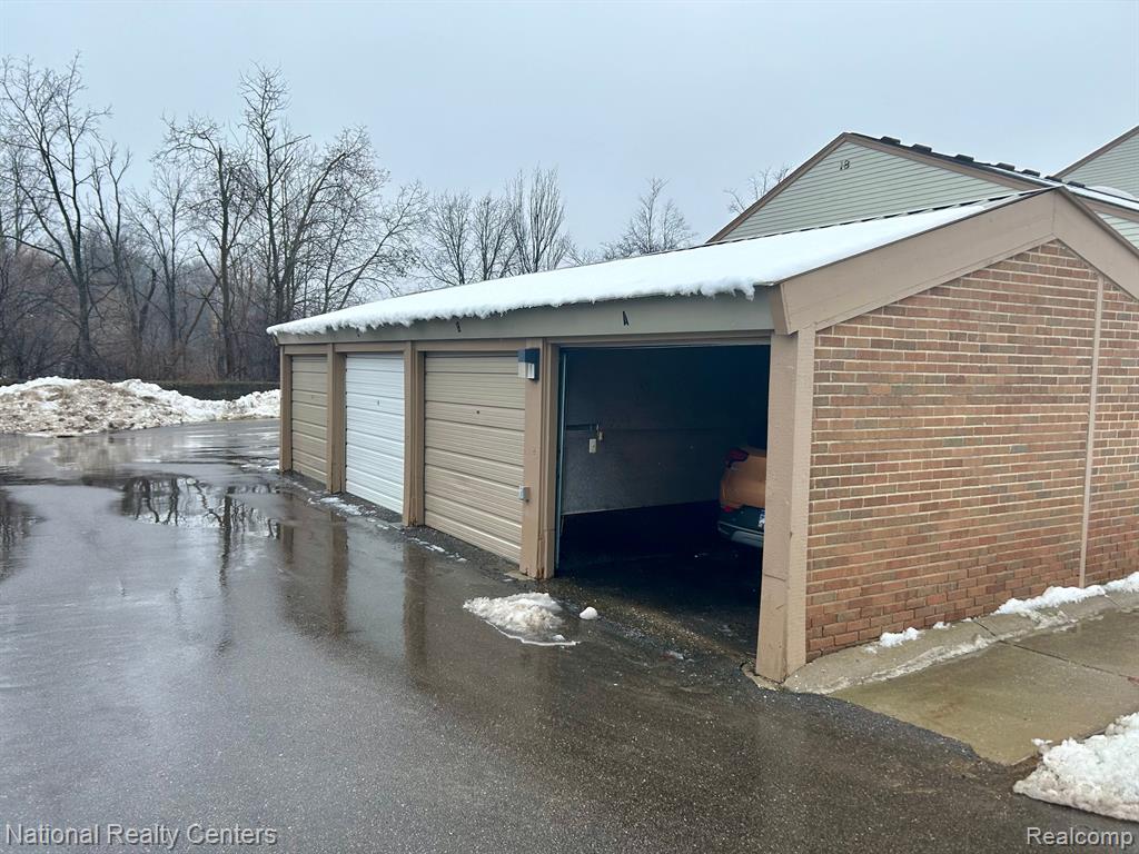 38887 Country Circle, Farmington Hills, MI 48331 — Photo 30