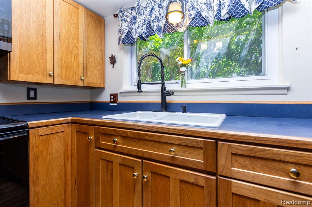 919 Elmsford Drive, Clawson, MI — Photo 11