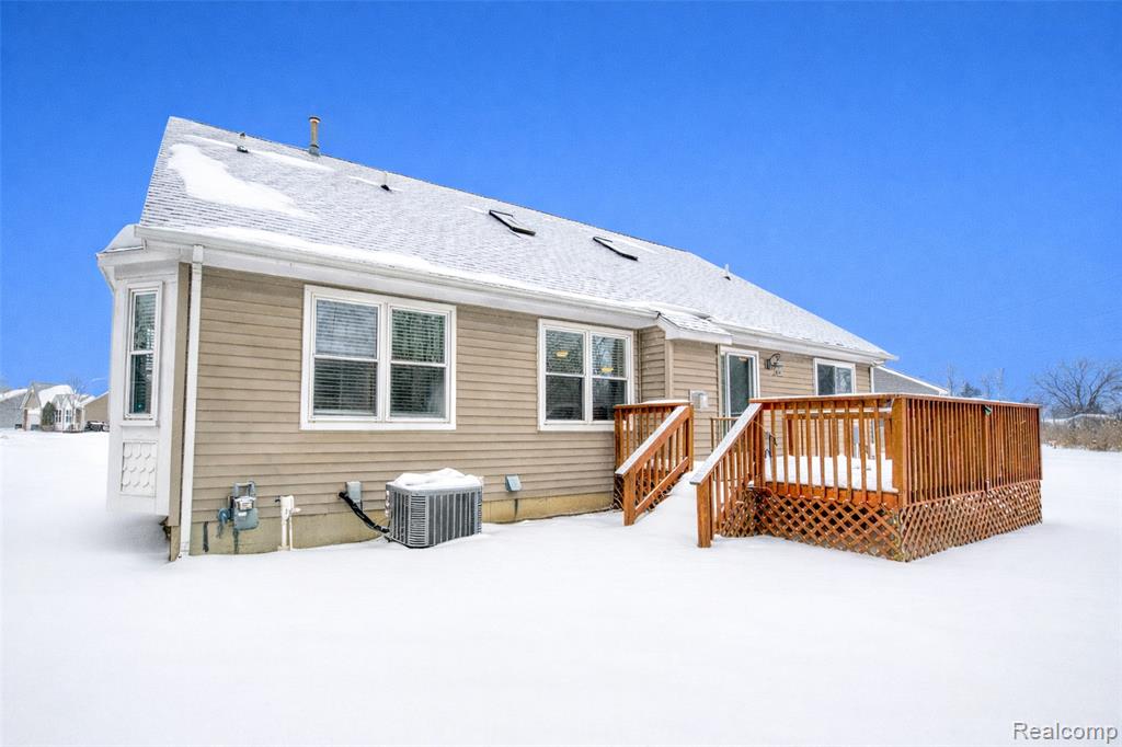 10237 Swan Lake Circle, Ypsilanti, MI 48197 — Photo 32