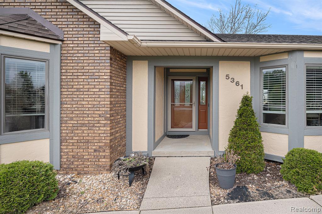 5361 LIN HILL Drive, Swartz Creek, MI 48473 — Photo 2