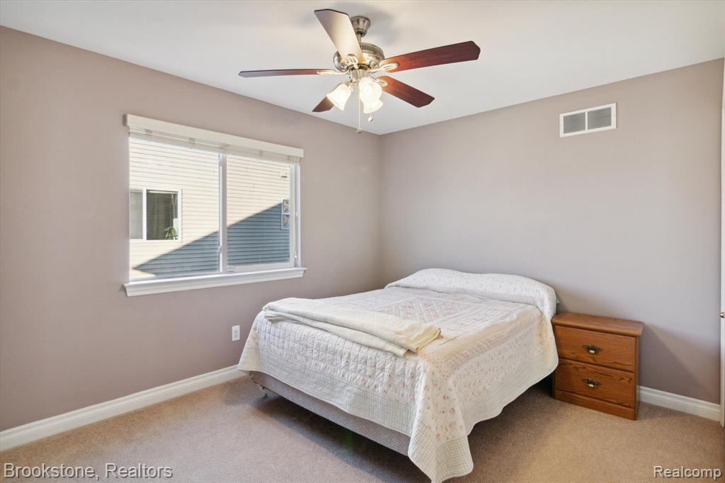 712 SUPERIOR Parkway, Westland, MI — Photo 26