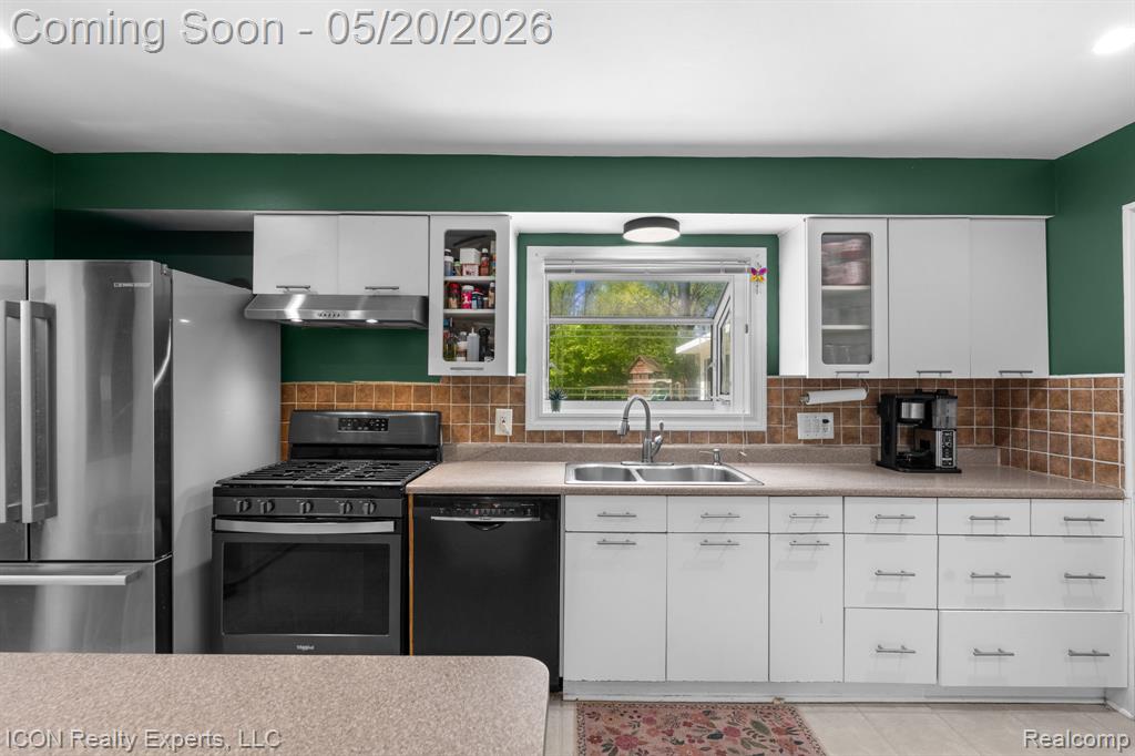 23516 Kim Drive, Clinton Twp, MI 48035 — Photo 10