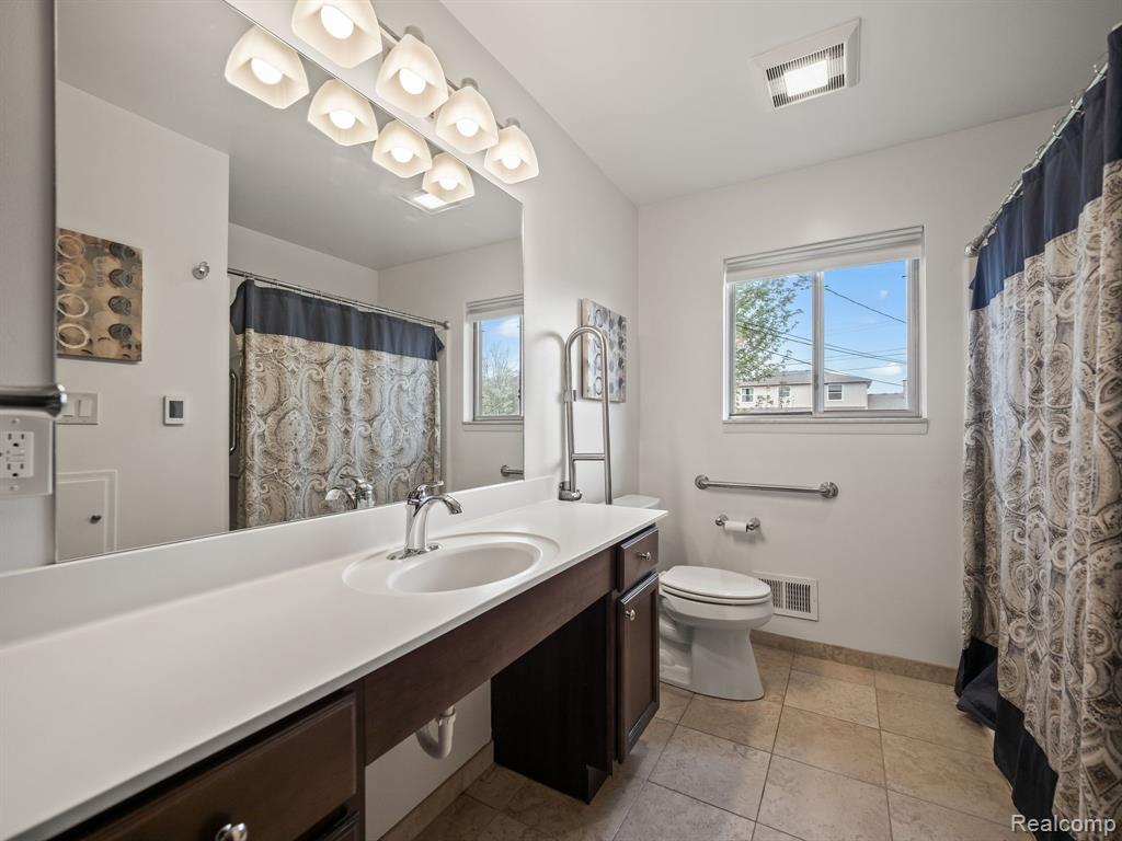 53810 BRUCE HILL Drive, Shelby Twp, MI 48316 — Photo 16
