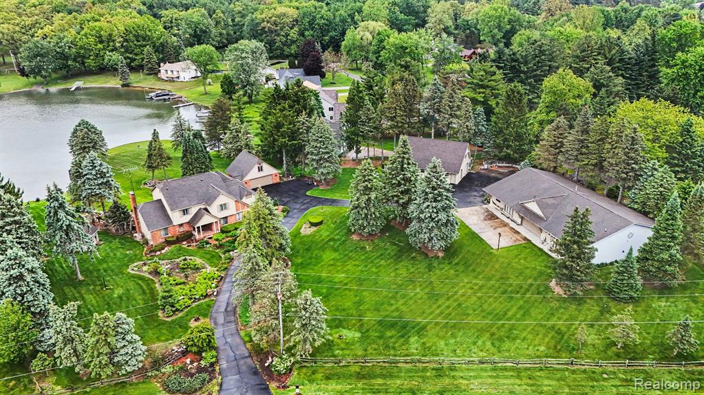 10391 Hills Lane Drive, Goodrich Vlg, MI — Photo 3