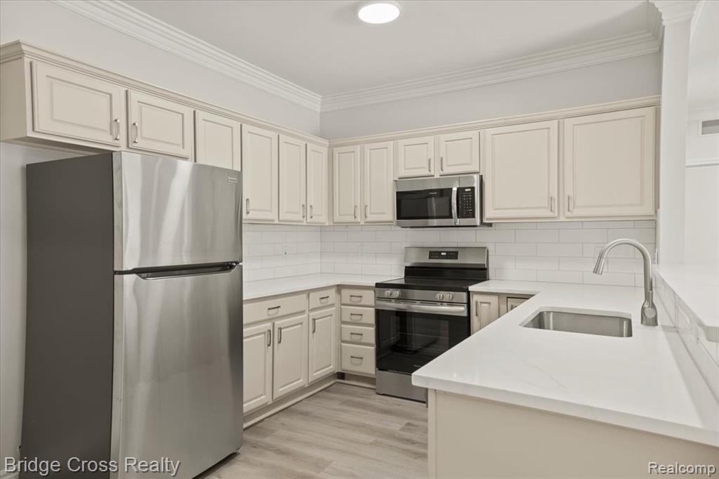 5685 Twin Oaks Drive, Sterling Heights, MI 48314 — Photo 6