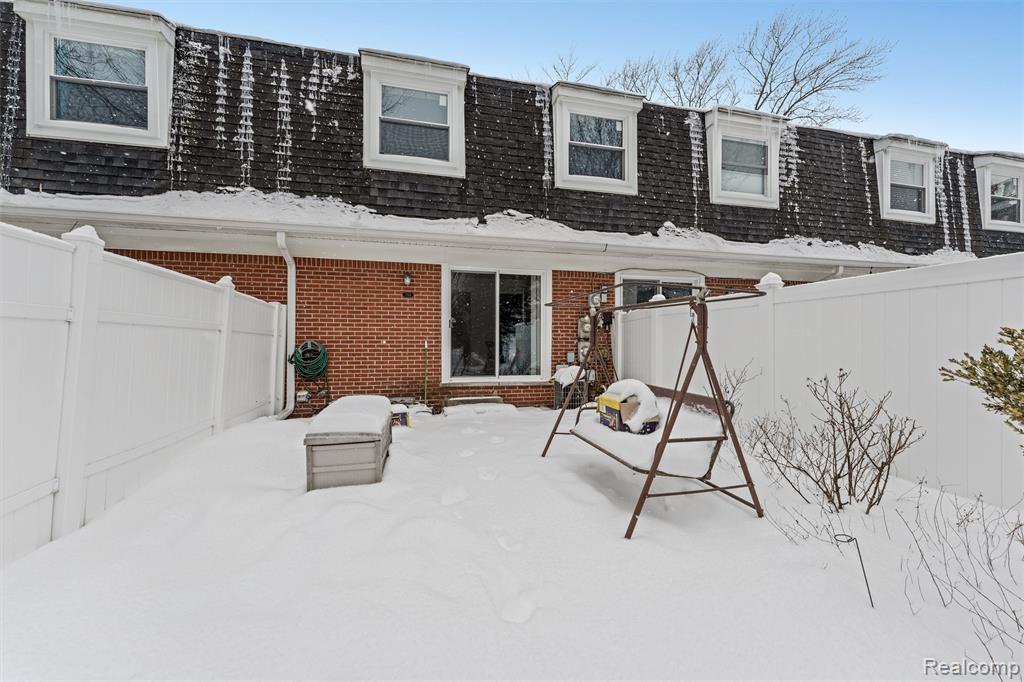 45704 Kensington St, Utica, MI 48317 — Photo 23