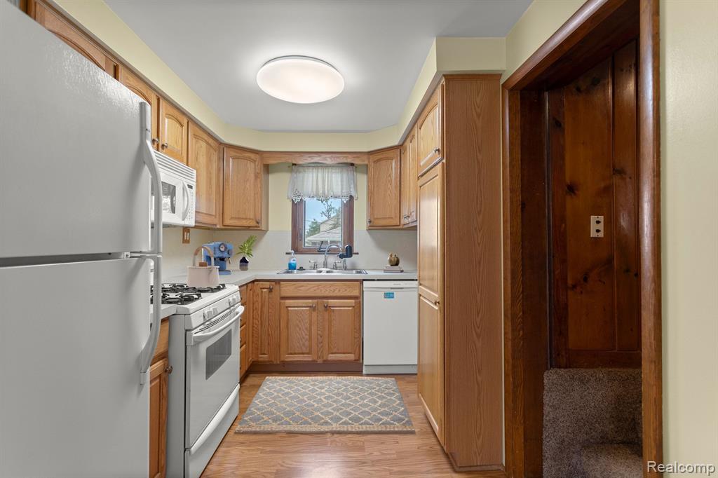 7215 S HURON RIVER Drive, South Rockwood, MI — Photo 12