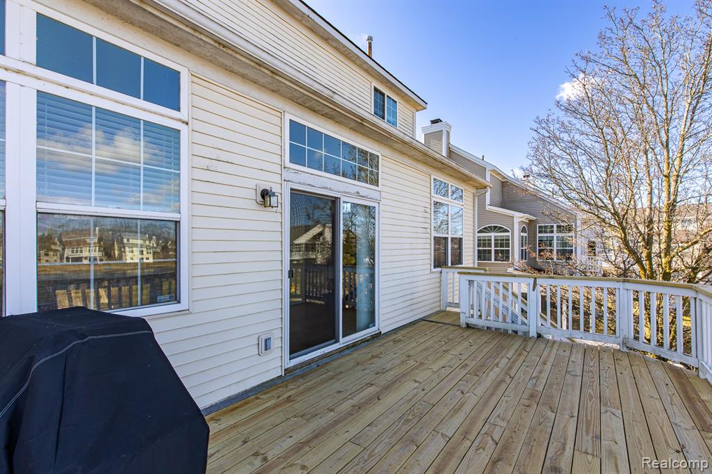 XL deck to relax and enjoy the Summer breezes