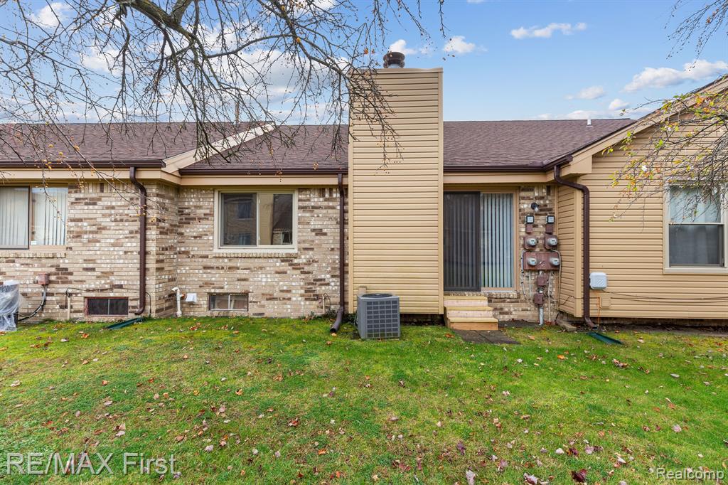 41450 AMBERCREST Drive, Sterling Heights, MI 48314 — Photo 16