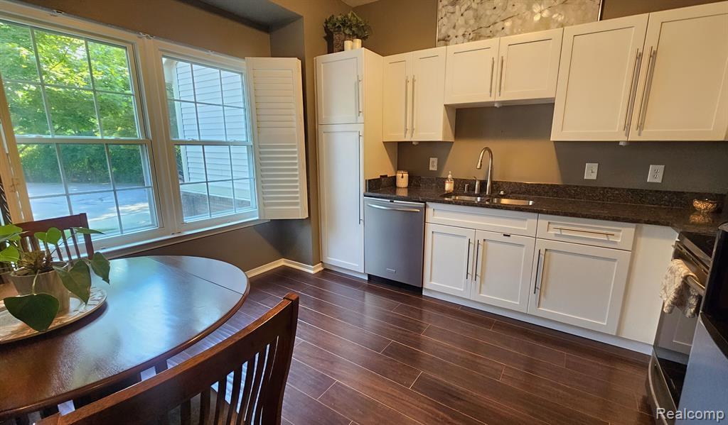 41778 WEBSTER Court, Novi, MI 48377 — Photo 4