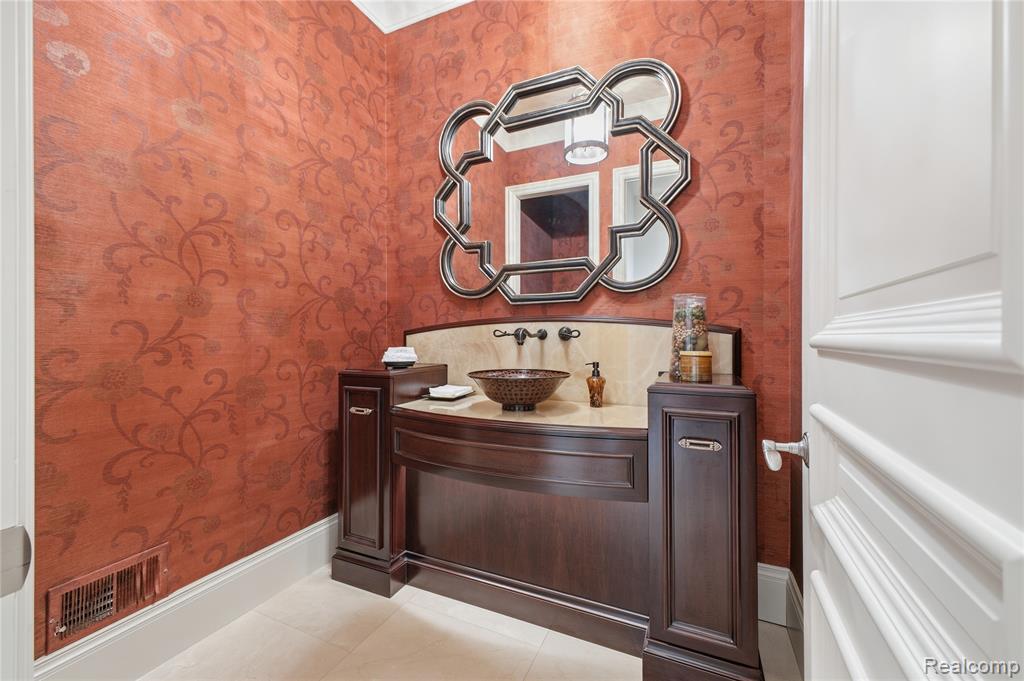 5230 Clarendon Crest Street, Bloomfield Hills, MI 48302 — Photo 9