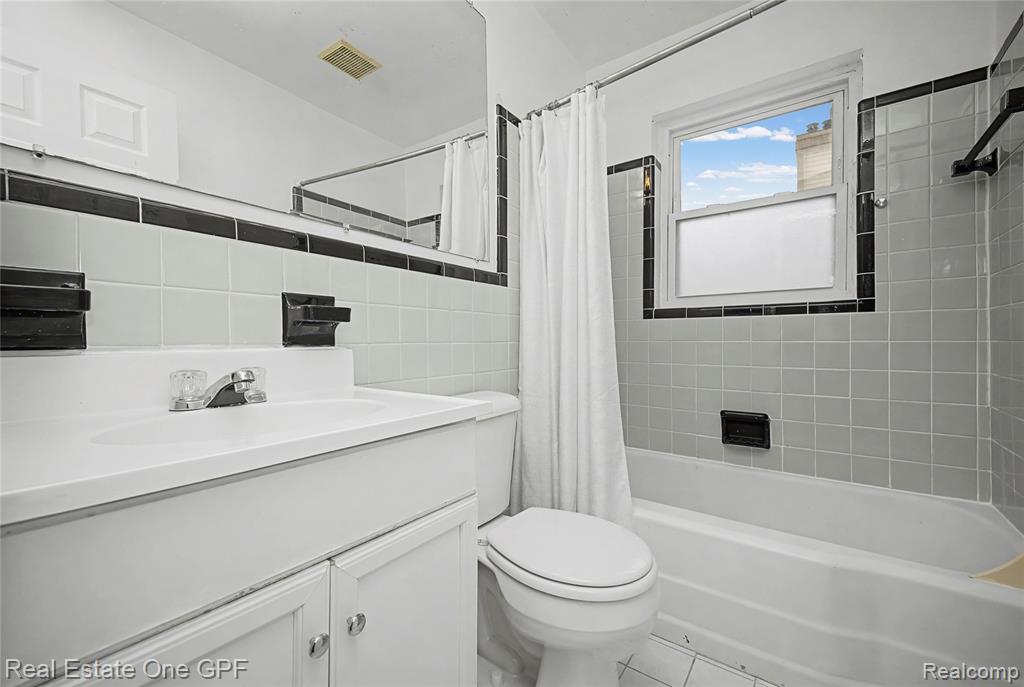 506 W 12 Mile Road, Royal Oak, MI 48073 — Photo 40