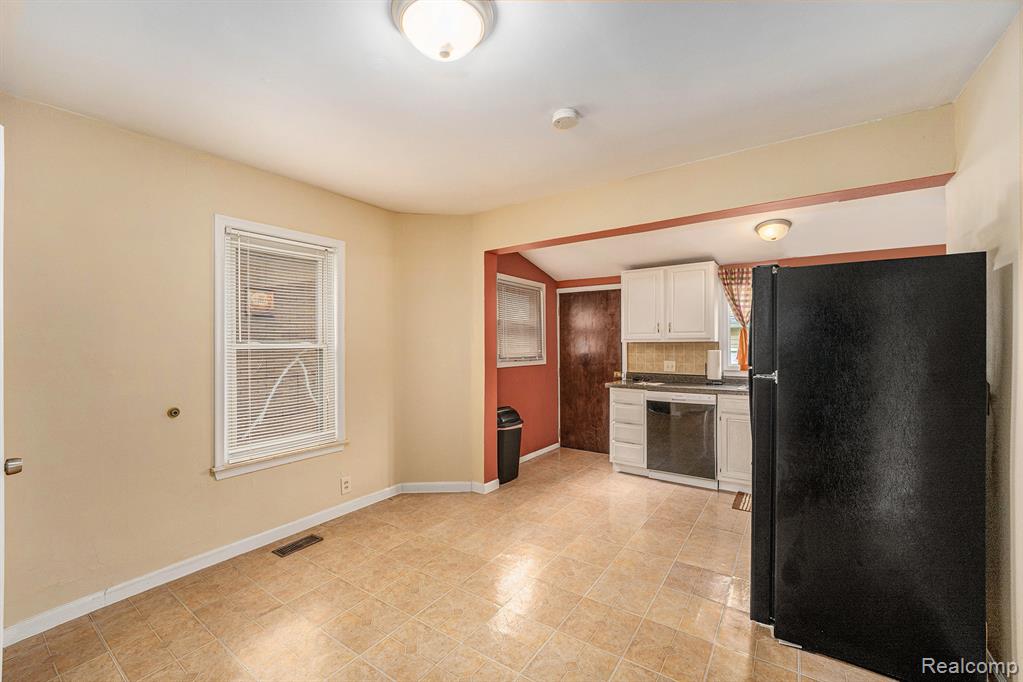 701 Cleophus Parkway, Lincoln Park, MI 48146 — Photo 8