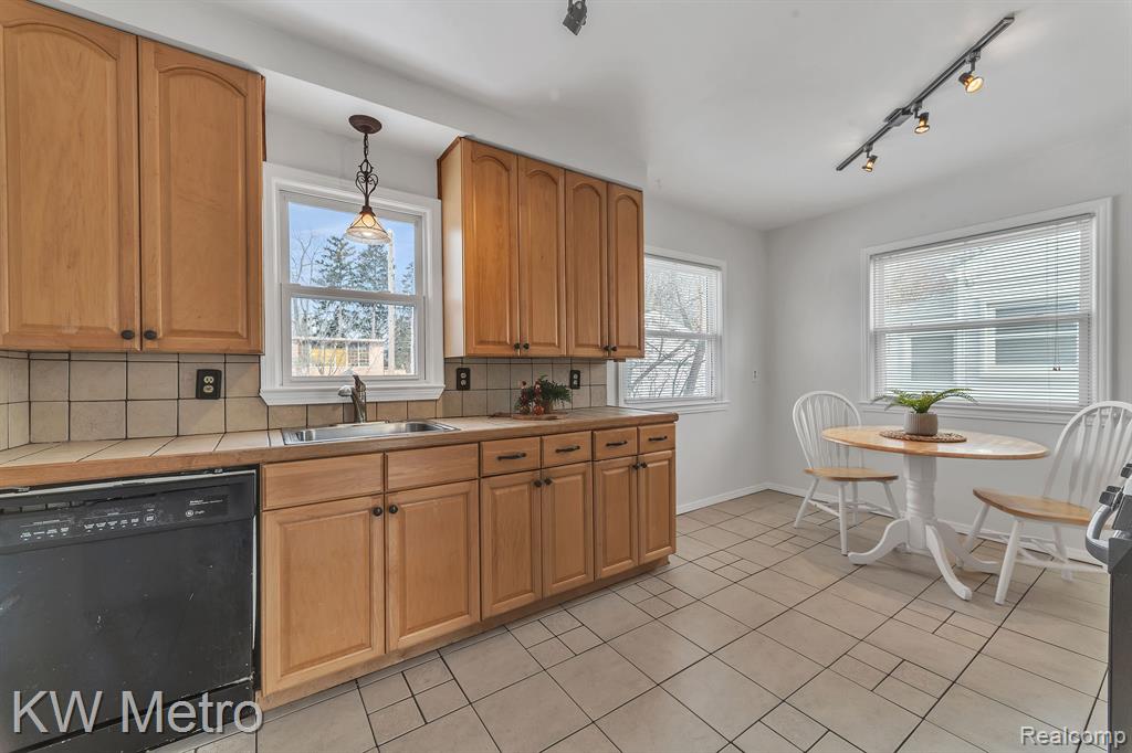 51 LINCOLN Avenue, Clawson, MI — Photo 9