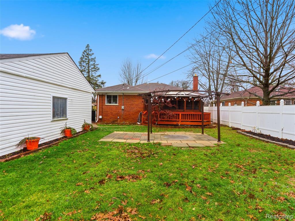 8878 Merriman Road, Livonia, MI 48150 — Photo 30