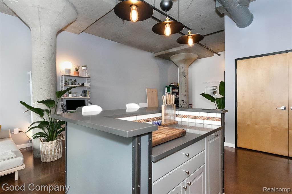 55 W Canfield, Detroit, MI 48201 — Photo 12