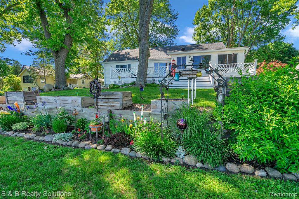 423 LOU ALICE Drive, Columbiaville, MI 48421 — Photo 39