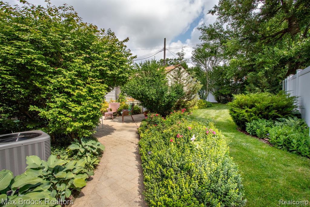 10564 Lasalle Boulevard, Huntington Woods, MI — Photo 41