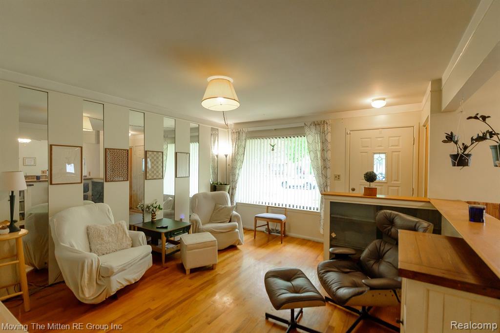 6604 COLONIAL Street, Dearborn Heights, MI 48127 — Photo 2