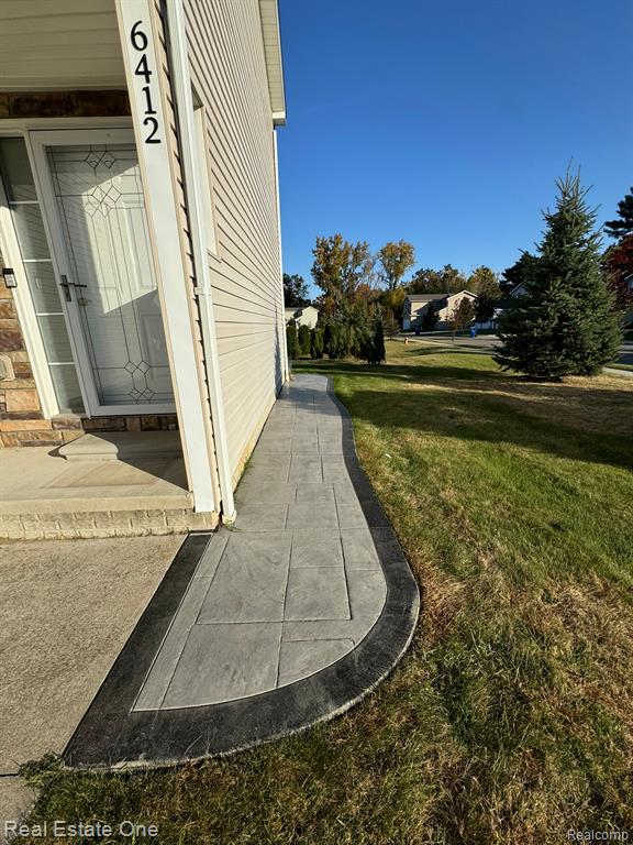 6412 MISTY Court, Waterford, MI 48327 — Photo 3