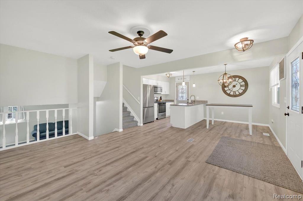4965 CRESTVIEW Drive, Clarkston, MI 48348 — Photo 8