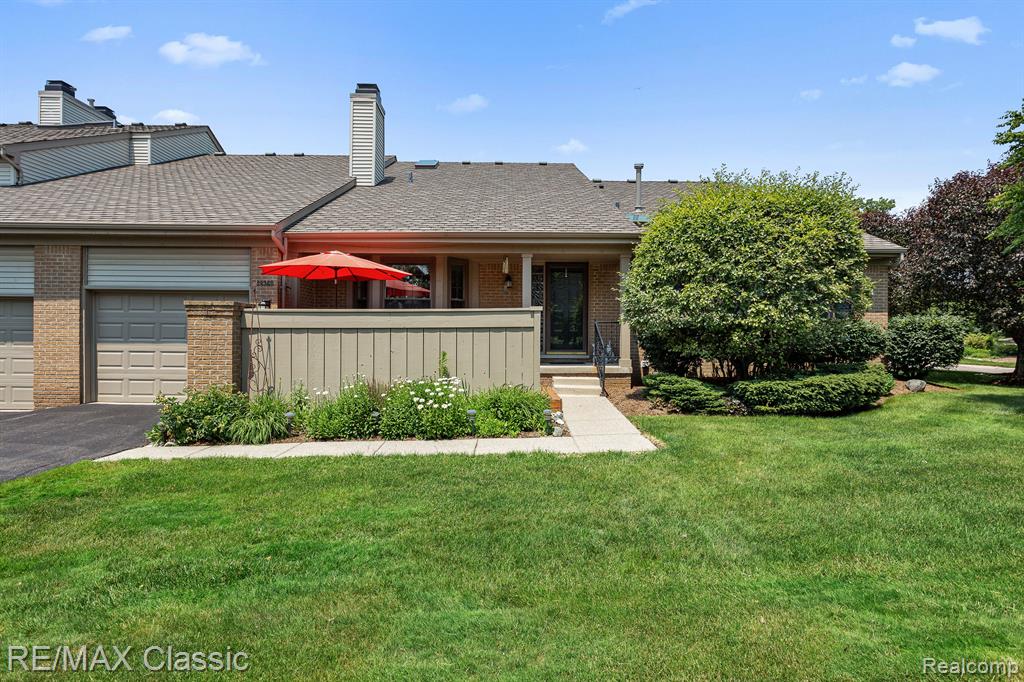38360 Chessington, Farmington Hills, MI 48331 — Photo 2