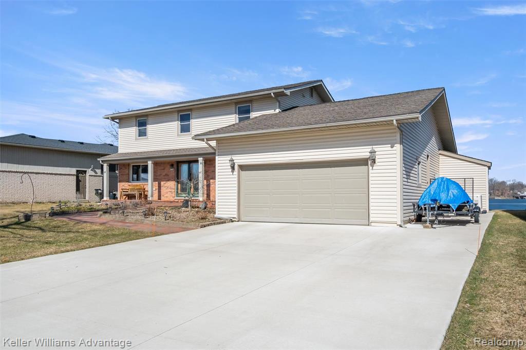 340 Angola Street, Wolverine Lake, MI 48390 — Photo 2