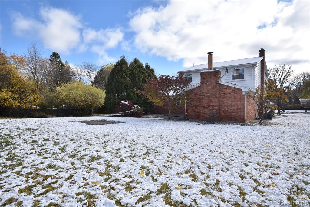 684 Wilshire Drive, Bloomfield Hills, MI 48302 — Photo 32