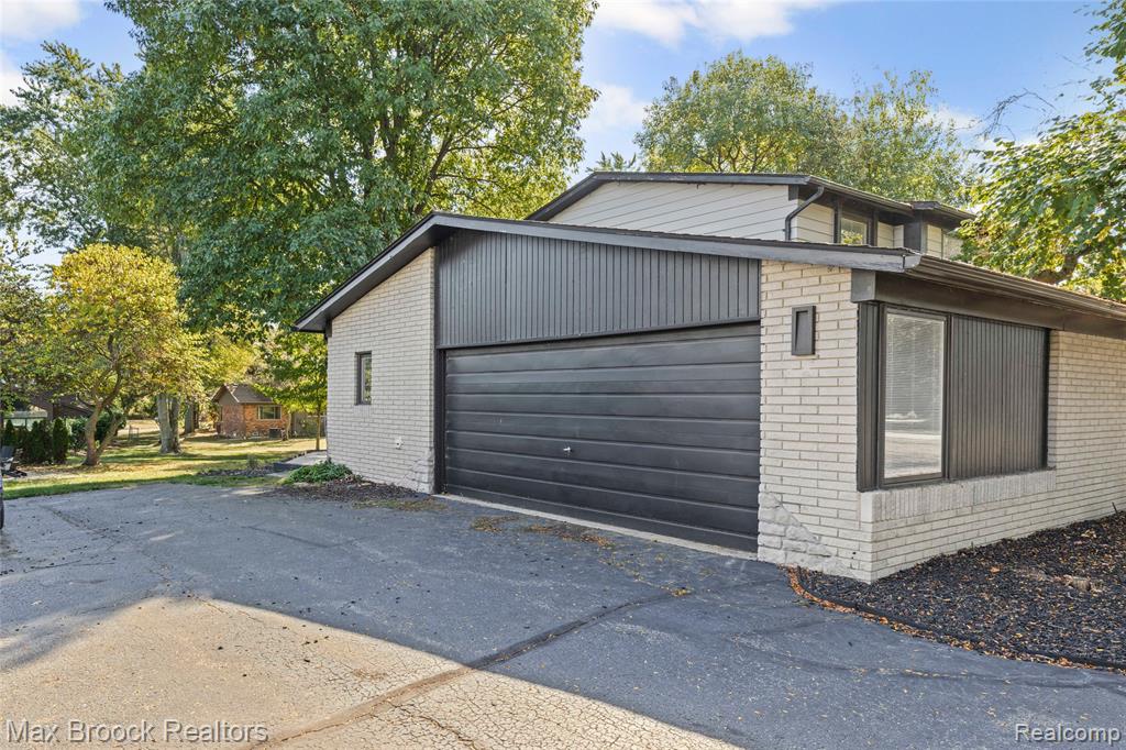 5597 Apple Ridge Trail, West Bloomfield, MI — Photo 50