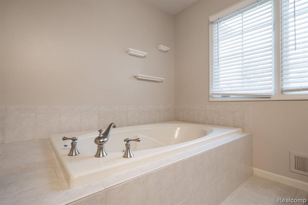 49301 Clinton Terrace Drive, Macomb, MI 48044 — Photo 22