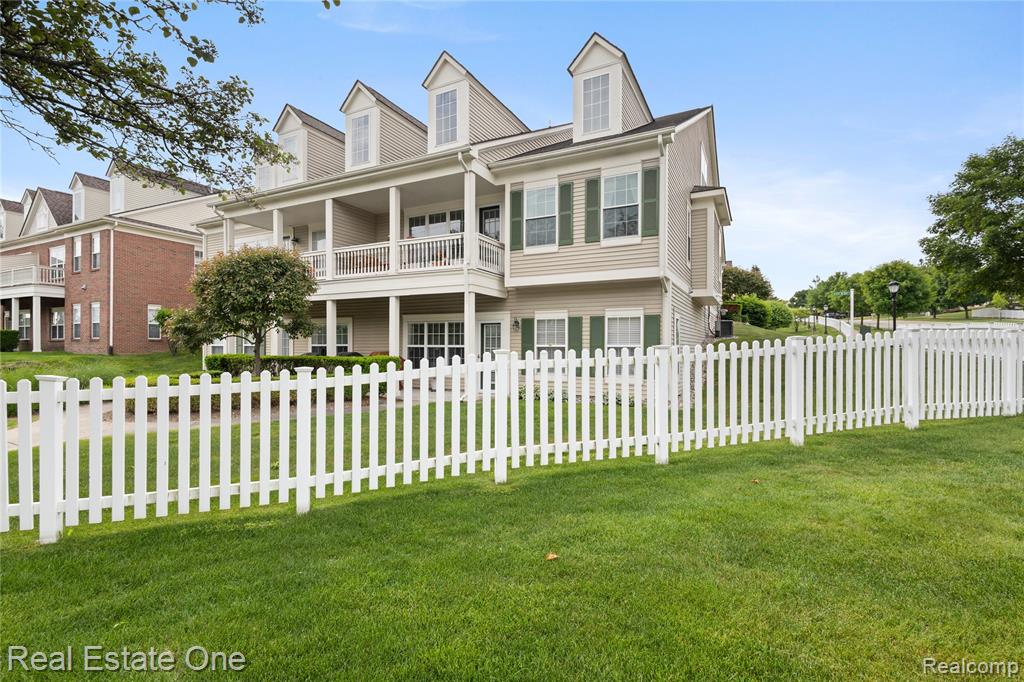 731 E Bluff Court, Rochester Hills, MI 48307 — Photo 34