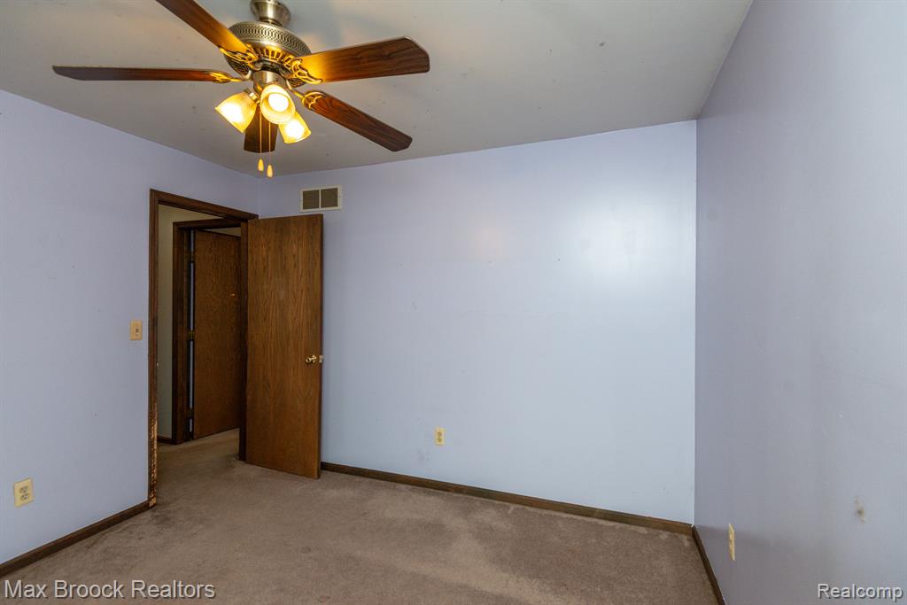 54320 BELCREST Drive, Milford, MI 48381 — Photo 34