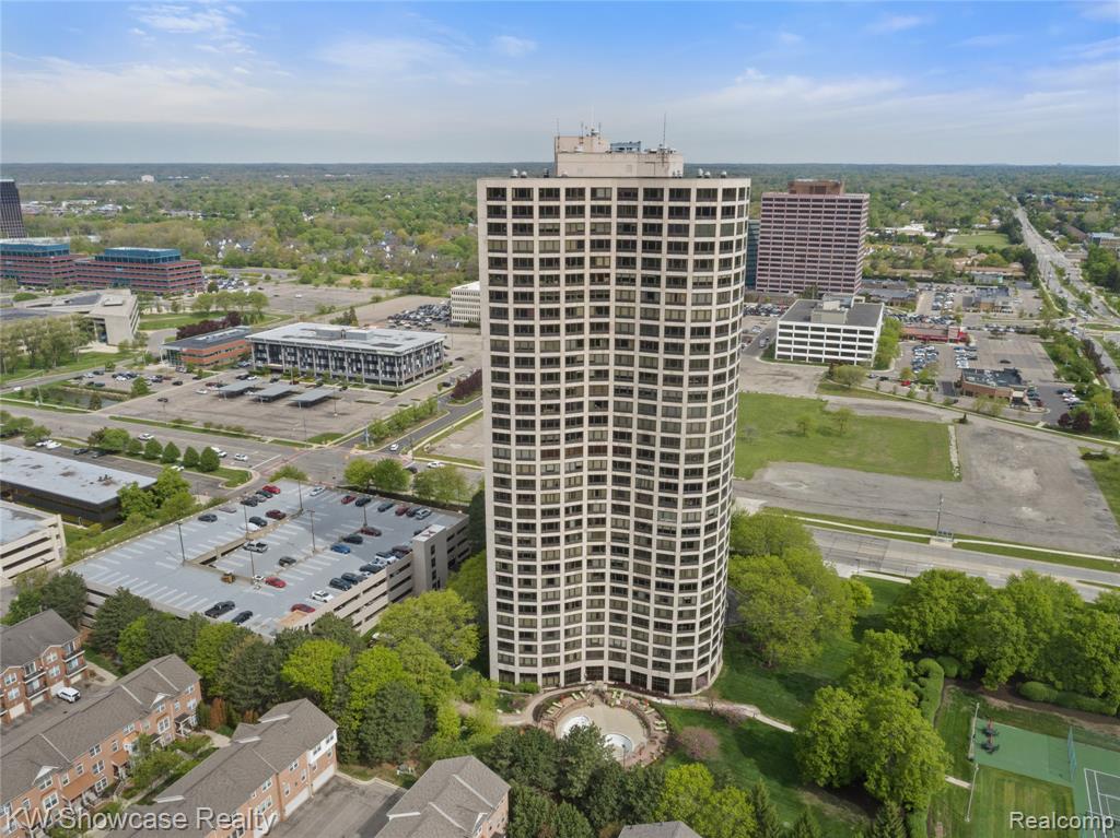 5000 Town Center Center, 703, Southfield, MI 48075 — Photo 11