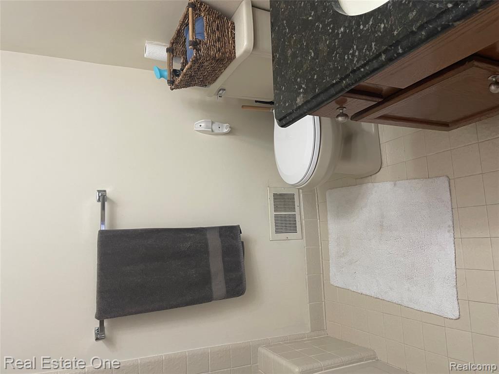 5521 WALNUT Circle W, West Bloomfield, MI — Photo 26