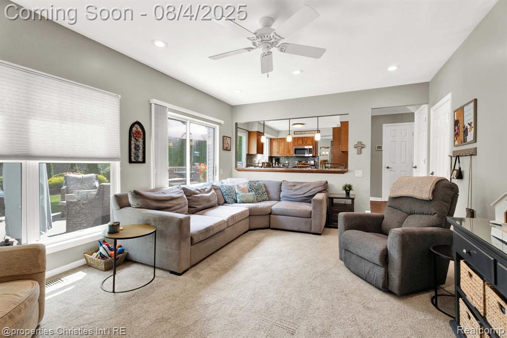 642 Whitney Drive, Rochester Hills, MI 48307 — Photo 17