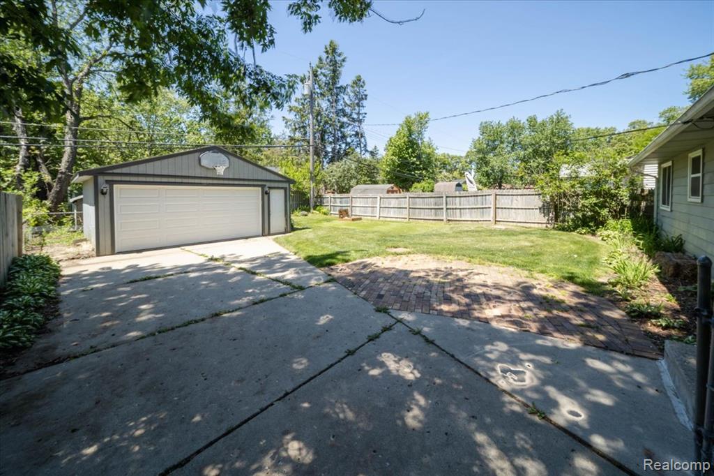 2363 Darnell Street, Wolverine Lake, MI 48390 — Photo 14