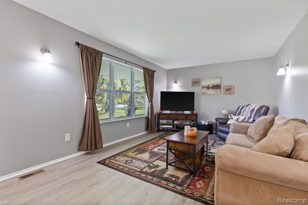 5423 Meadowcrest Drive, Flint, MI 48532 — Photo 6