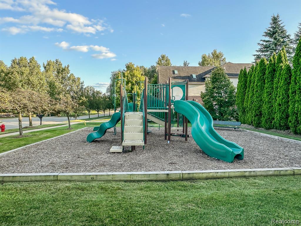 17905 BRIAR RIDGE Lane, Northville, MI 48168 — Photo 56