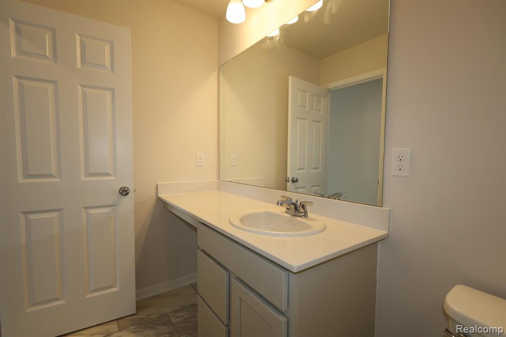 362 Hidden River W, Holly, MI 48442 — Photo 16