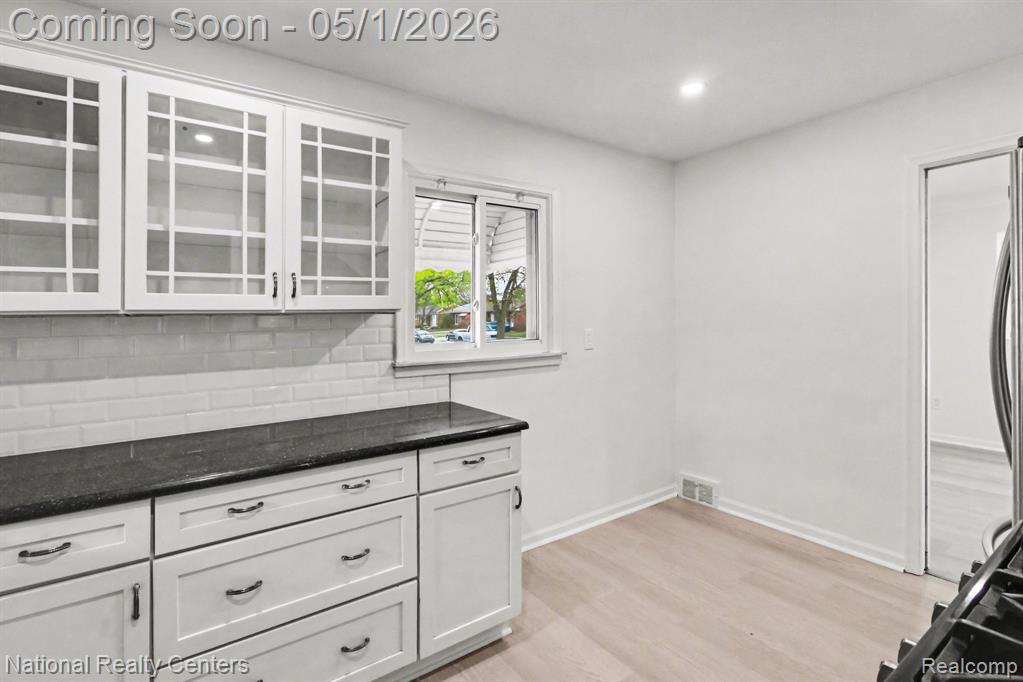 13012 Tecumseh, Redford, MI 48239 — Photo 10