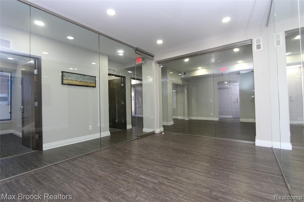 33060 Northwestern Highway, West Bloomfield, MI — Photo 4
