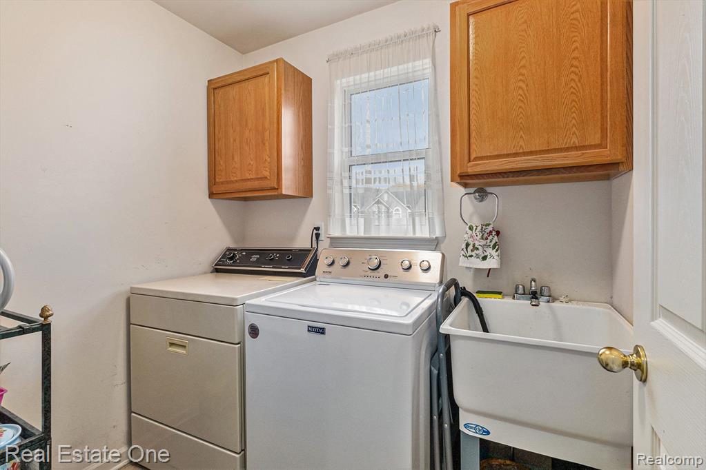 1153 ANDOVER Circle, Commerce Twp, MI 48390 — Photo 16