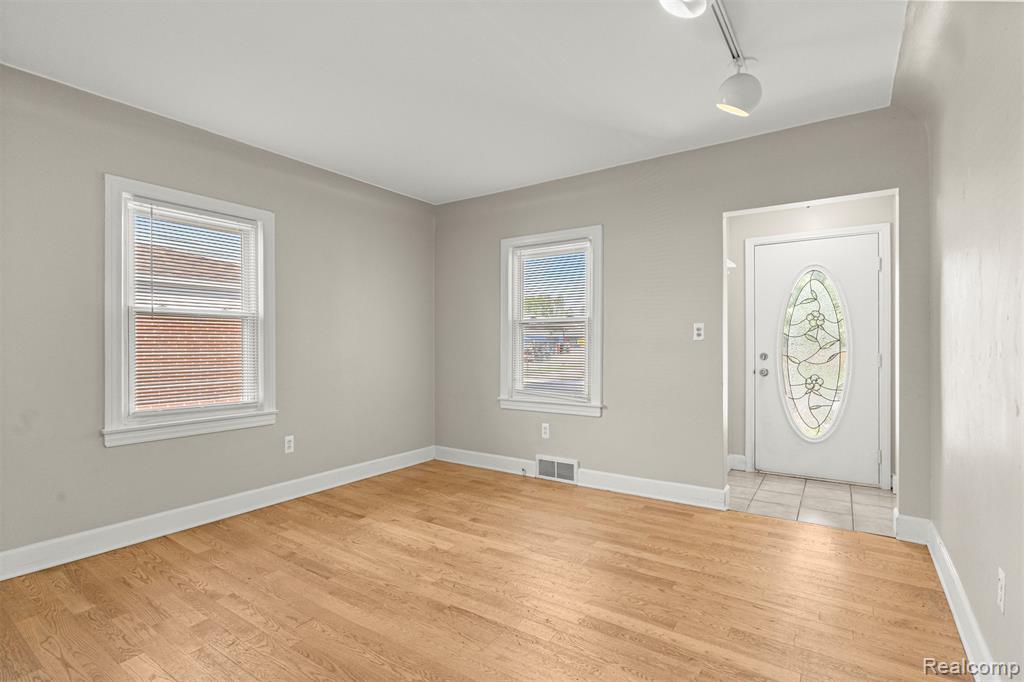 7139 Centralia Street, Dearborn Heights, MI 48127 — Photo 3