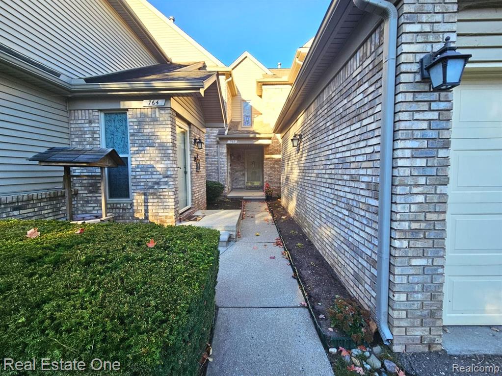 748 S Milford Road, Milford, MI 48381 — Photo 3