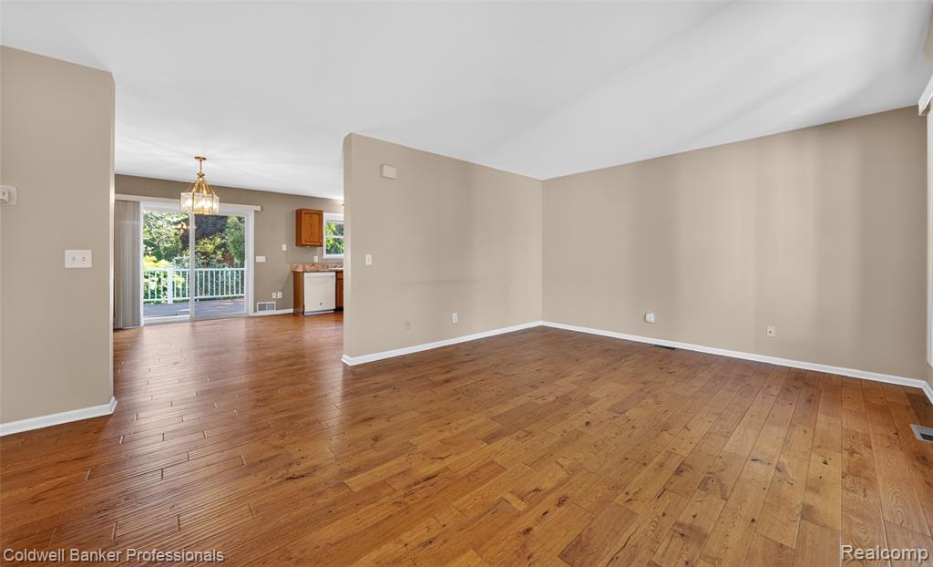 2470 Winkleman Drive, Waterford, MI 48329 — Photo 15