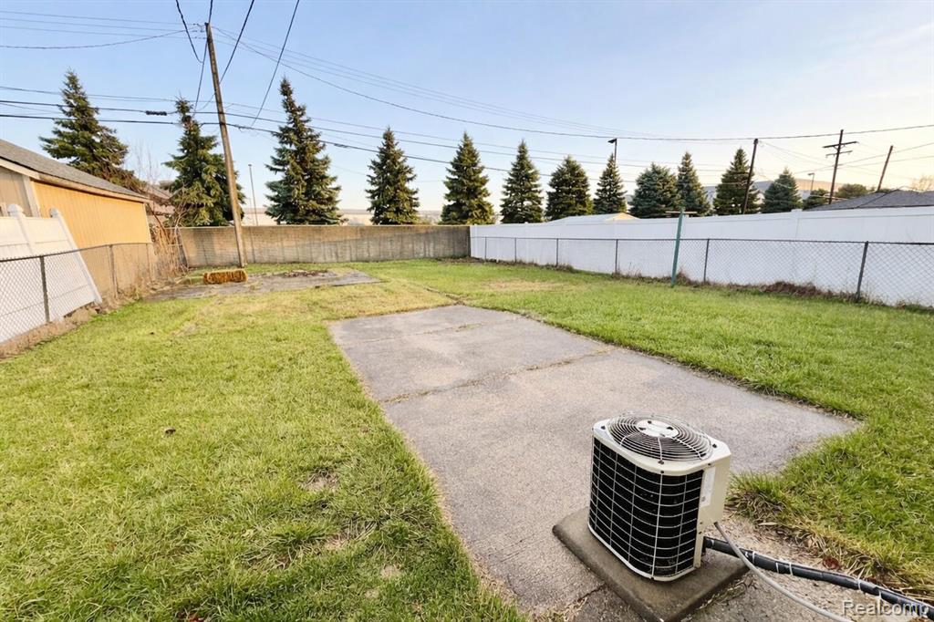 7242 Gerald Avenue, Warren, MI 48092 — Photo 12