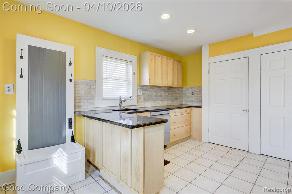 502 E LEWISTON Avenue, Ferndale, MI 48220 — Photo 19