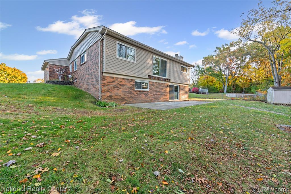 5501 Fox Chase Lane, Clarkston, MI — Photo 4