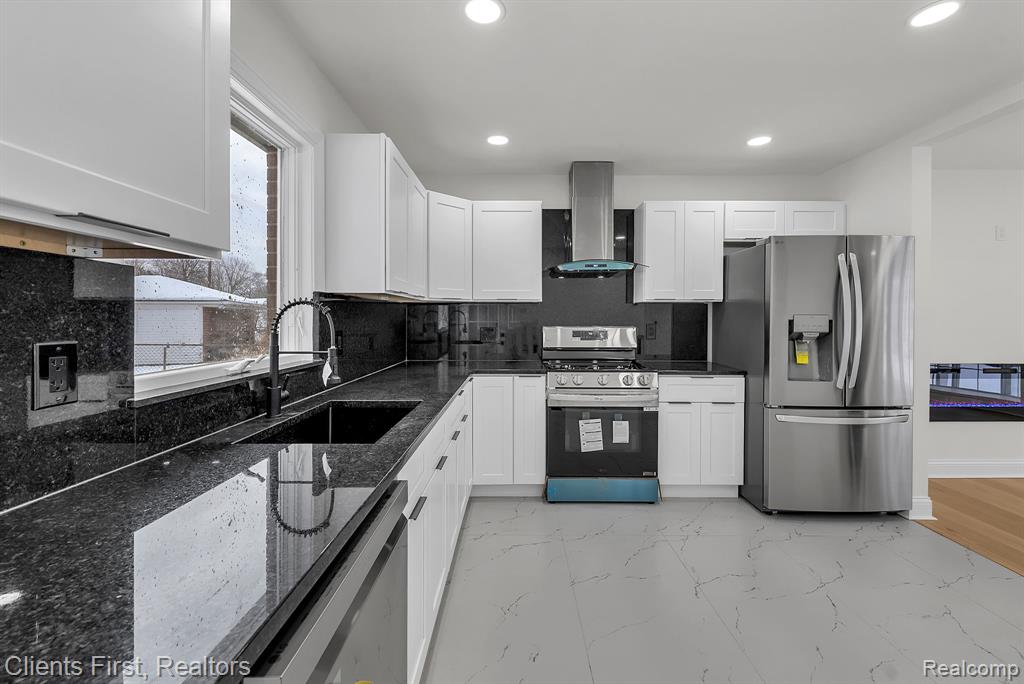 8680 Mercedes Street, Dearborn Heights, MI 48127 — Photo 11