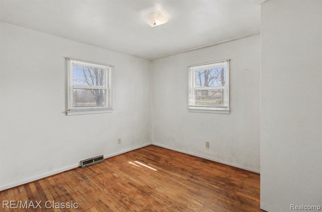 1076 Benstein Road, Commerce Twp, MI 48390 — Photo 16
